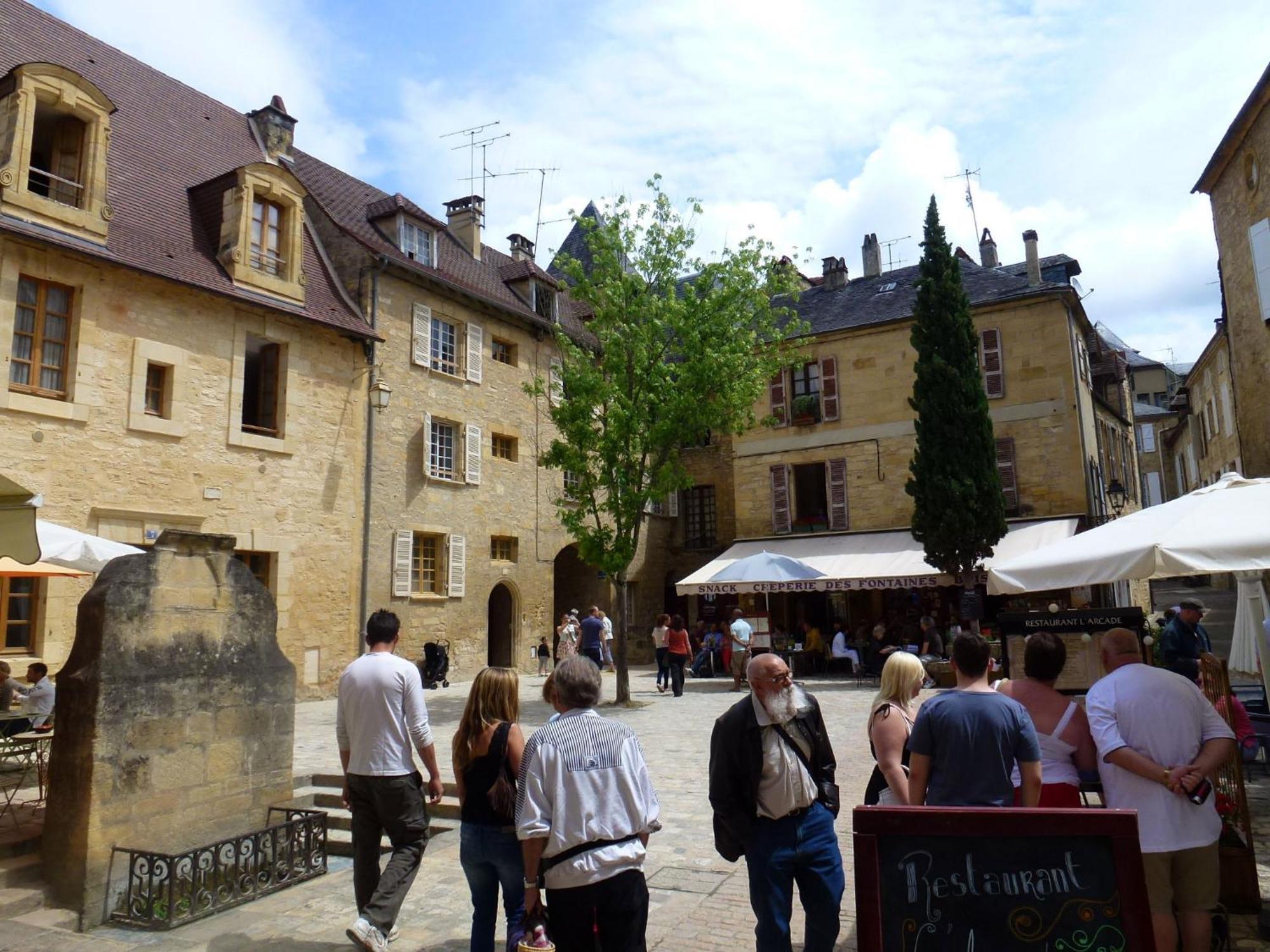Le Porche De Sarlat Aparthotel ภายนอก รูปภาพ